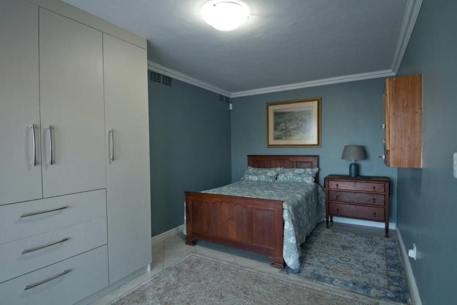 5 Bedroom Property for Sale in Outeniqua Strand Western Cape